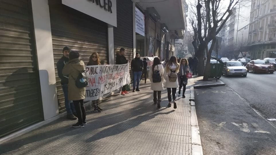 Θεσσαλονίκη: Ούτε 52 ούτε 8 – Κανένα μαγαζί την Κυριακή ανοιχτό – Κλείνουν τις εισόδους των καταστημάτων